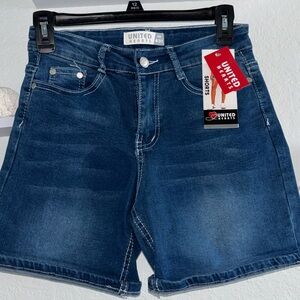 United Hearts 9 Inch Stretch Rollup Embroidered Shorts Size 4/27